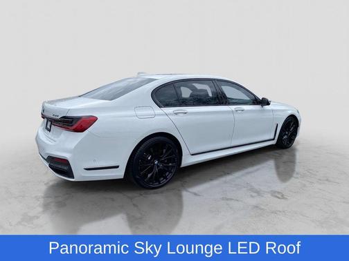 Alpine White 2022 BMW 750 i xDrive