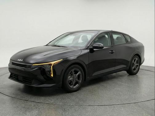 Aurora Black Pearl 2025 Kia K4 LXS