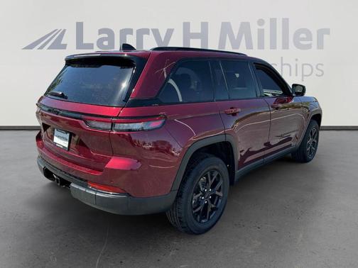 2025 Jeep Grand Cherokee Laredo