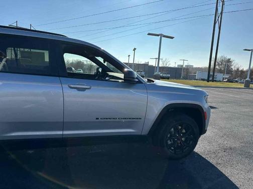 2025 Jeep Grand Cherokee L Laredo
