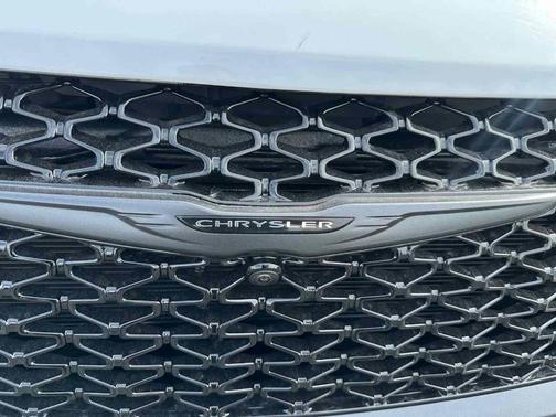 2025 Chrysler Pacifica Hybrid Select