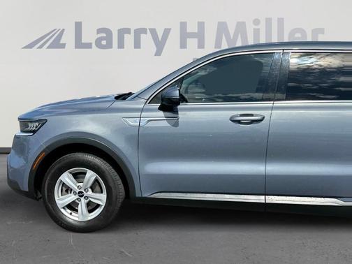 2023 Kia Sorento LX