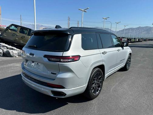2023 Jeep Grand Cherokee L Summit