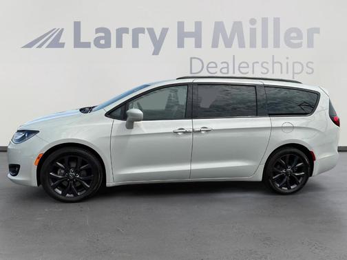 2020 Chrysler Pacifica Touring-L