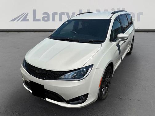 2020 Chrysler Pacifica Touring-L