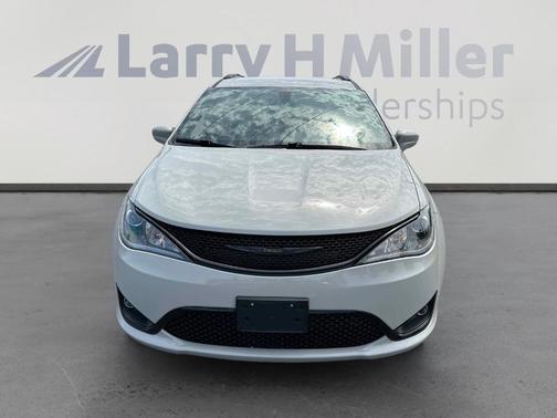 2020 Chrysler Pacifica Touring-L