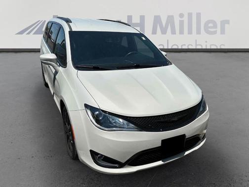2020 Chrysler Pacifica Touring-L