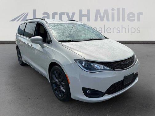 2020 Chrysler Pacifica Touring-L