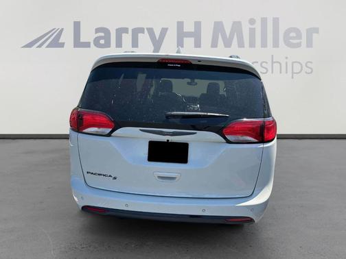 2020 Chrysler Pacifica Touring-L
