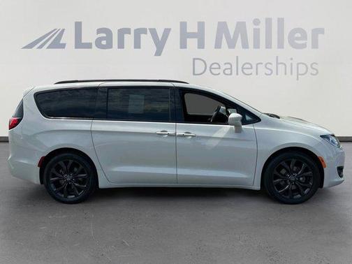 2020 Chrysler Pacifica Touring-L