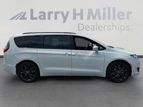 2020 Chrysler Pacifica Touring-L