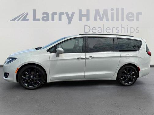 2020 Chrysler Pacifica Touring-L