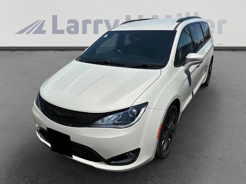 2020 Chrysler Pacifica Touring-L