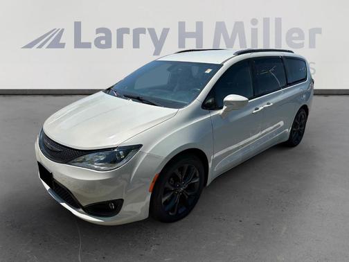 2020 Chrysler Pacifica Touring-L
