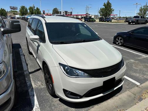 2020 Chrysler Pacifica Touring-L