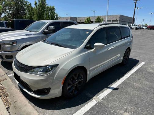 2020 Chrysler Pacifica Touring-L