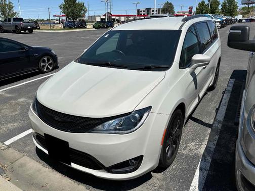2020 Chrysler Pacifica Touring-L