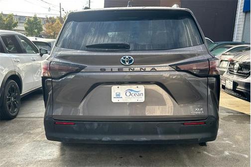 2024 Toyota Sienna XLE 8 Passenger