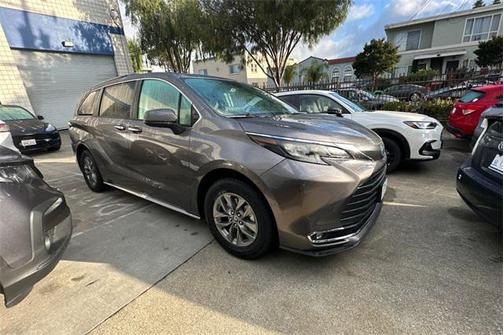 2024 Toyota Sienna XLE 8 Passenger