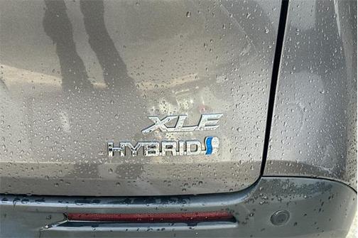 2024 Toyota Sienna XLE 8 Passenger