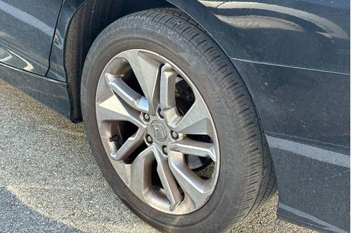 Crystal Black Pearl 2019 Honda Accord LX