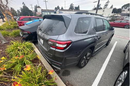 2023 Honda Pilot AWD Elite