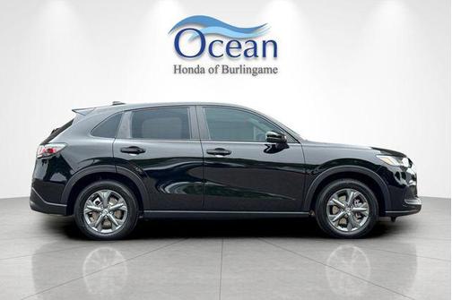 CRYSTAL BLK PRL 2027 Honda HR-V LX