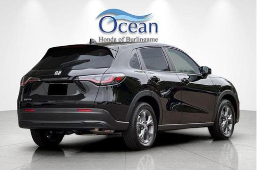 CRYSTAL BLK PRL 2027 Honda HR-V LX