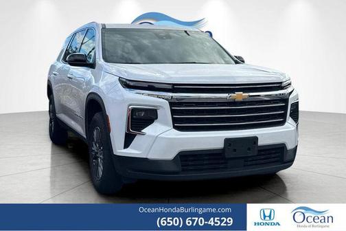 Summit White 2025 Chevrolet Traverse LT