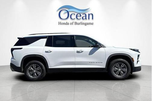 Summit White 2025 Chevrolet Traverse LT