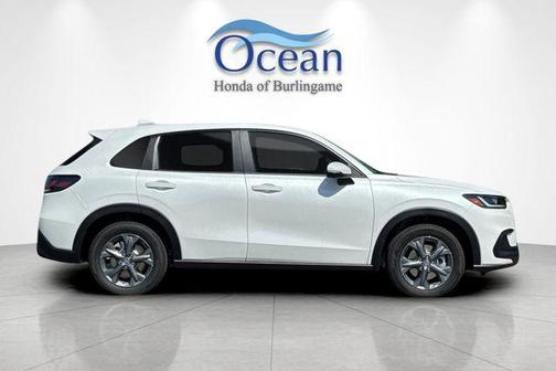 PLATINUM WHT PR 2027 Honda HR-V LX