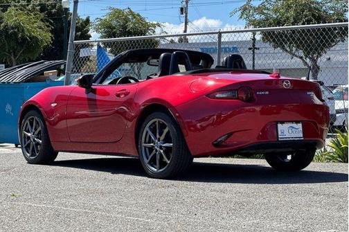Soul Red Metallic 2016 Mazda MX-5 Miata Grand Touring