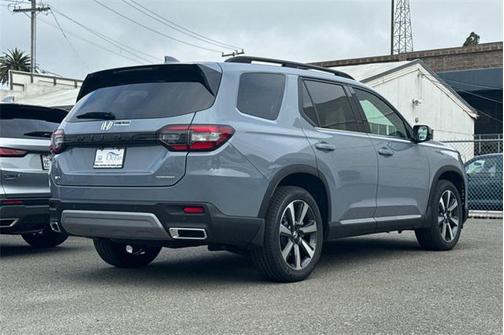 2025 Honda Pilot Touring 8-Passenger