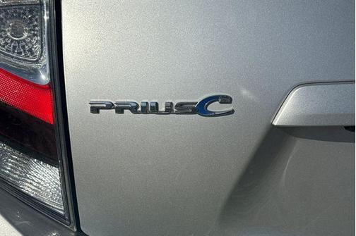 Classic Silver Metallic 2018 Toyota Prius c Four