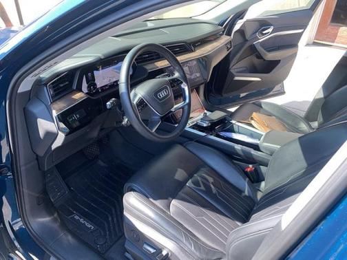 2019 Audi e-tron Premium Plus