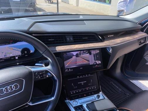 2019 Audi e-tron Premium Plus