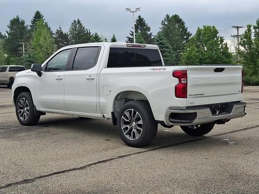 Summit White 2022 Chevrolet Silverado 1500 4WD Crew Cab 147" LT w/2FL