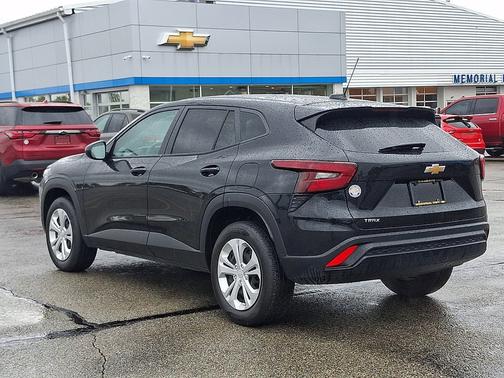 Mosaic Black Metallic 2024 Chevrolet Trax FWD 4dr LS
