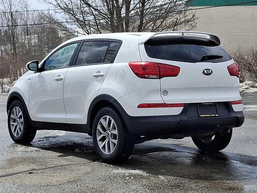 Clear White 2016 Kia Sportage LX