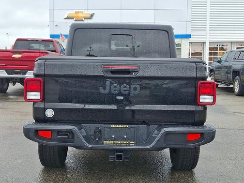 Black Clearcoat 2022 Jeep Gladiator Altitude 4x4