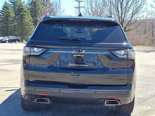 Graphite Metallic 2021 Chevrolet Traverse AWD 4dr Premier