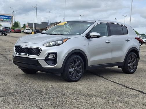 Sparkling Silver 2022 Kia Sportage LX AWD