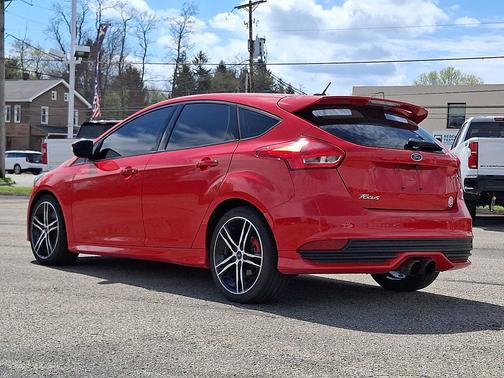Race Red 2016 Ford Focus 5dr HB ST