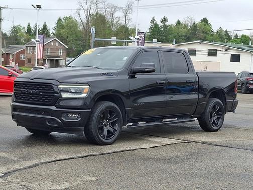 Diamond Black Crystal Pearlcoat 2023 RAM 1500 Big Horn 4x4 Crew Cab 5'7" Box