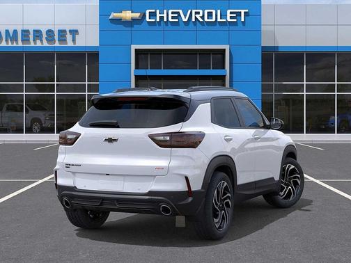 Iridescent Pearl Tricoat 2026 Chevrolet Trailblazer RS