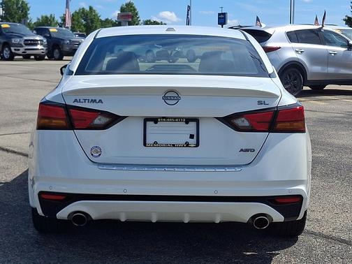Pearl White Tricoat 2023 Nissan Altima 2.5 SL AWD Sedan