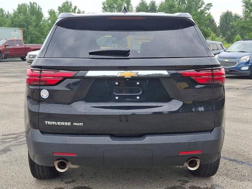 Mosaic Black Metallic 2022 Chevrolet Traverse AWD 4dr LS w/1FL