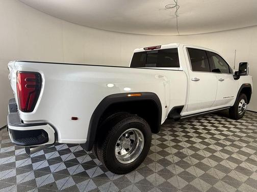 2025 GMC Sierra 3500 Denali