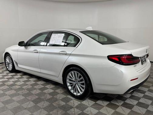 2021 BMW 530 i