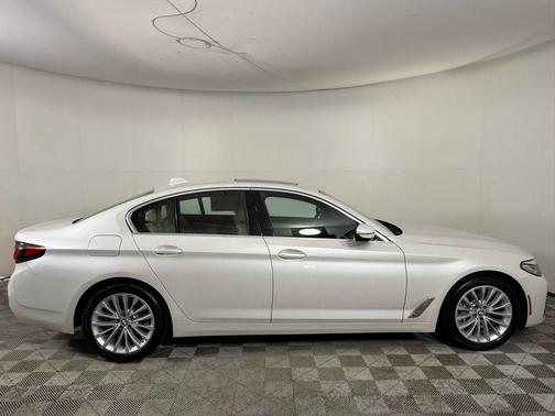 2021 BMW 530 i